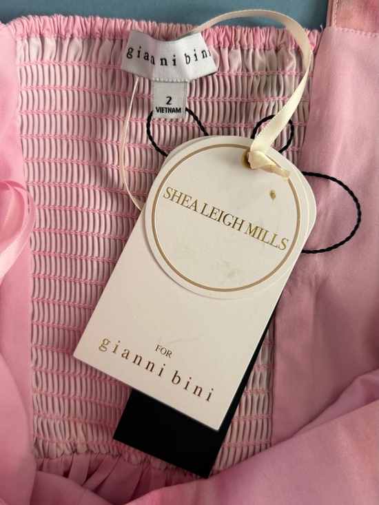 NWT Gianni Bini x Shea Leigh Mills Dolly Printed Pink Sateen Tiered Midi Dress - Picture 6 of 7